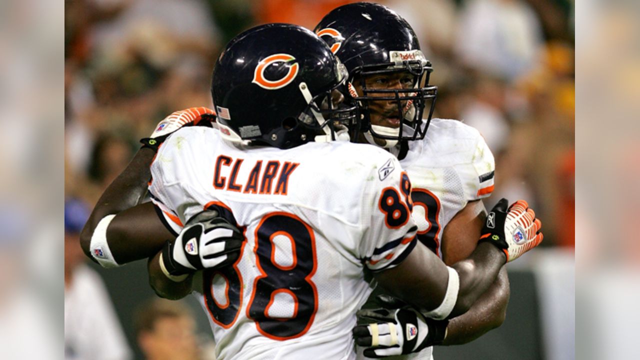 12,407 Chicago Bears Vs Green Bay Photos & High Res Pictures