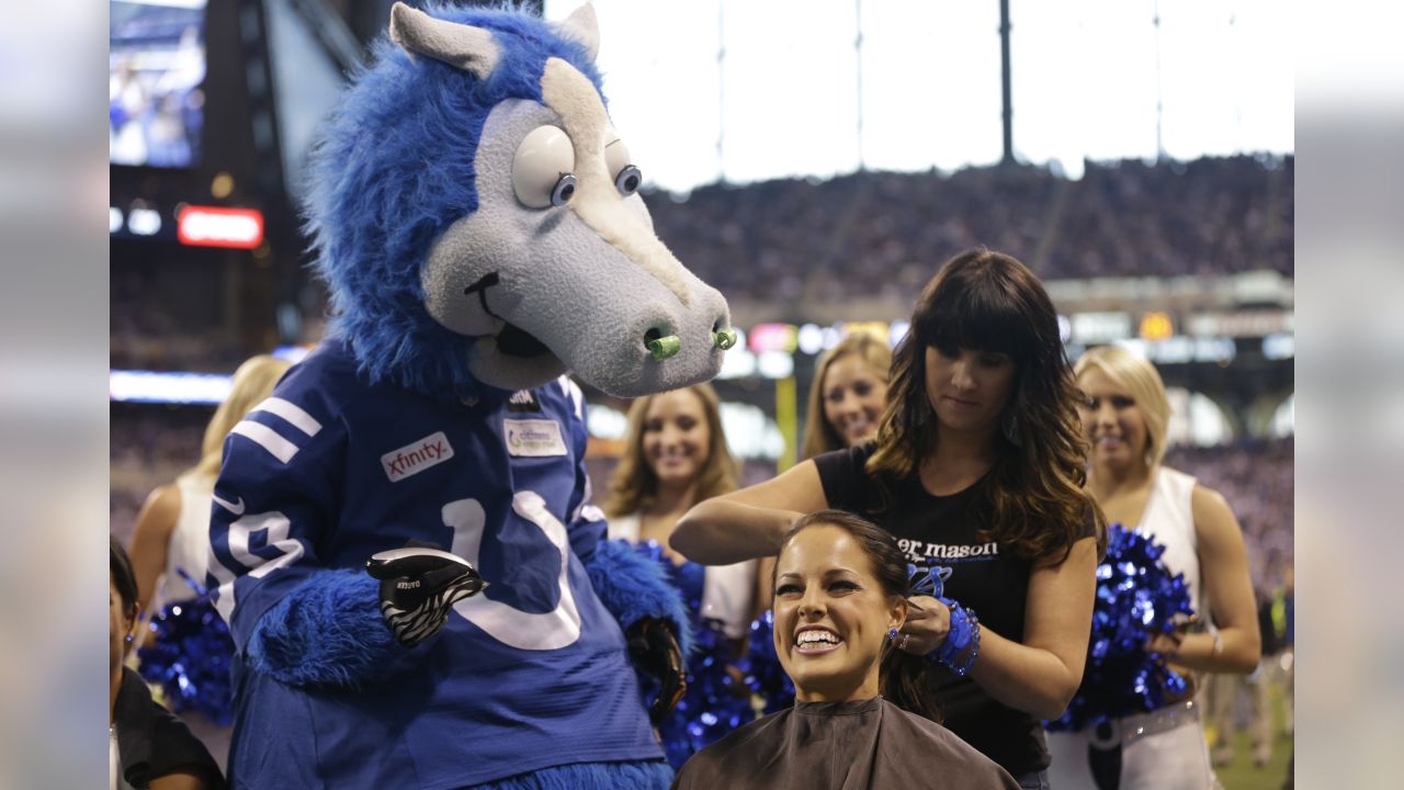 NFL cheerleaders shave heads to support coach