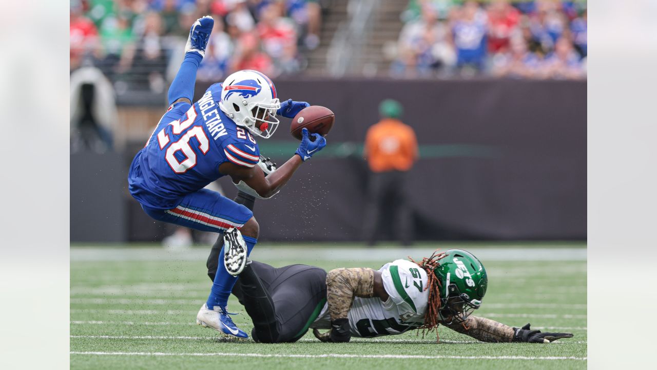 East Rutherford, New Jersey, USA. 8th Sep, 2019. New York Jets inside  linebacker C.J. Mosley (57) during a NFL game between the Buffalo Bills and  the New York Jets at MetLife Stadium