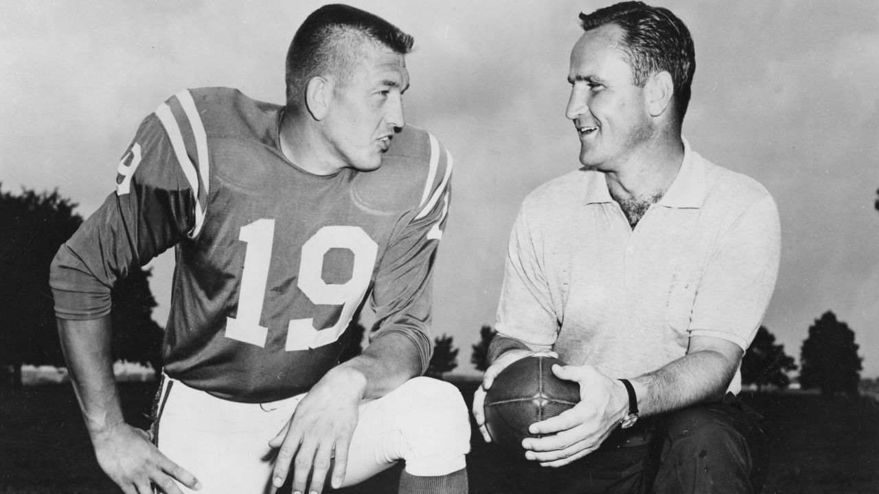 Baltimore Colts head coach Don Shula on sidelines with his players News  Photo - Getty Images