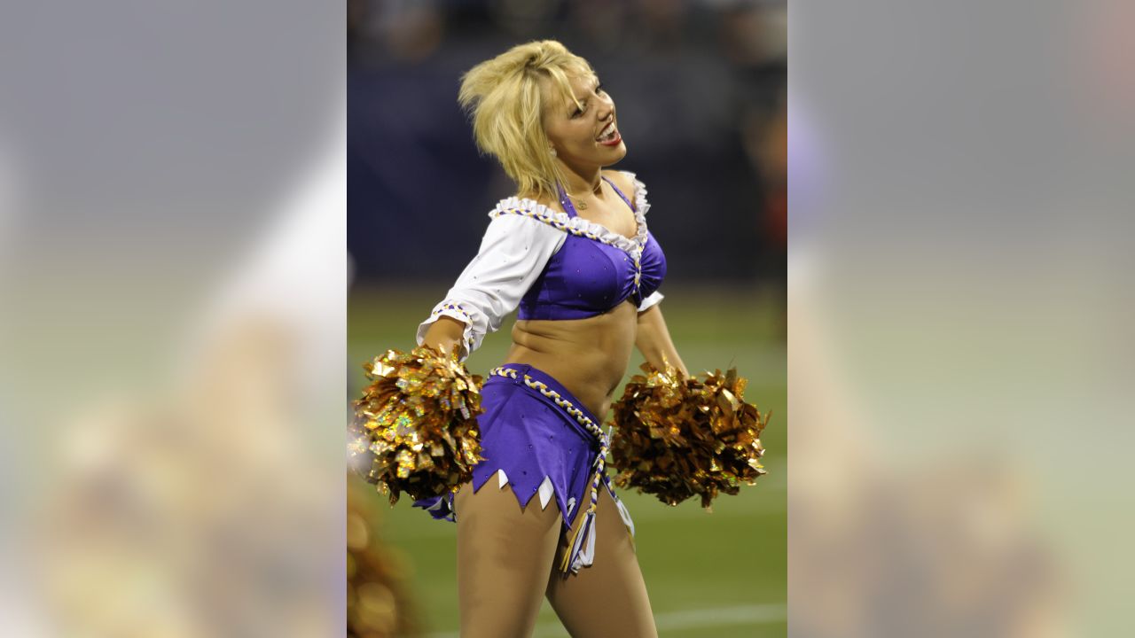 Minnesota Vikings Cheerleader Outfit Costume Reebok NFL Halloween