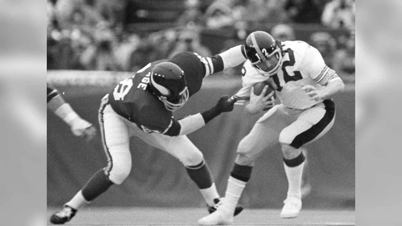 Tackle Alan Page Photos and Premium High Res Pictures - Getty Images