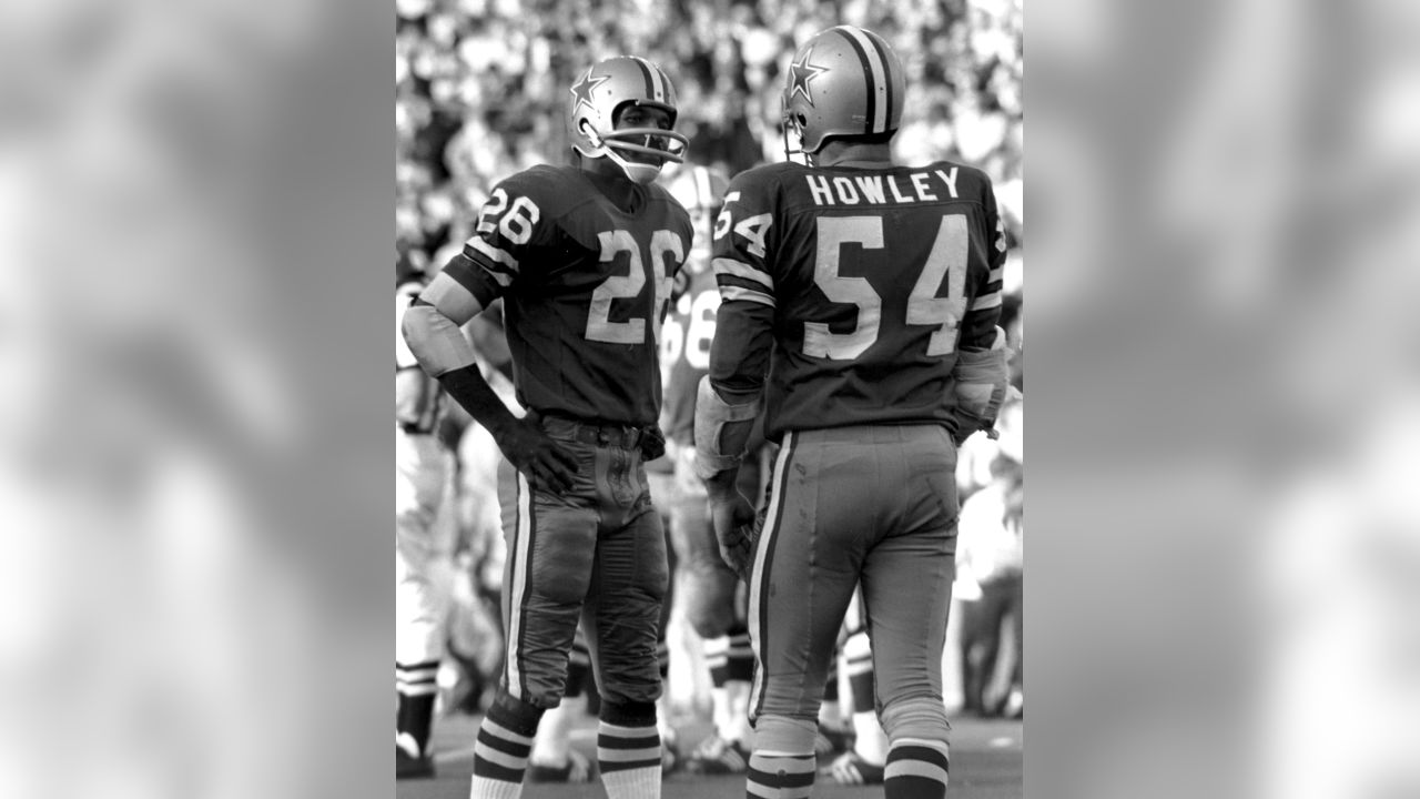 Green Bay Packers Hall of Fame cornerback Herb Adderley dives to