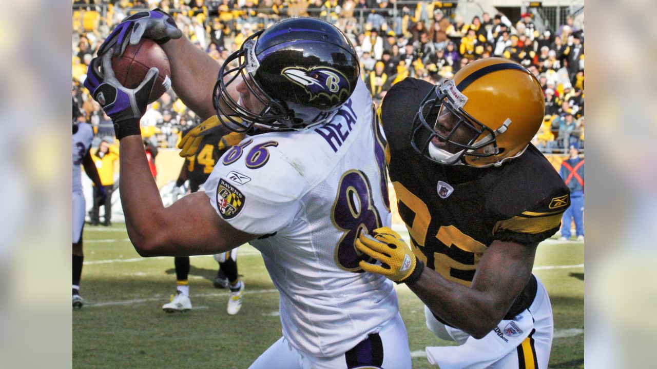 Pittsburgh Steelers running back Rashard Mendenhall (34) warms up before an  NFL football game against the Philadelphia Eagles on Sunday, Oct. 7, 2012  in Pittsburgh. This is the first game of the