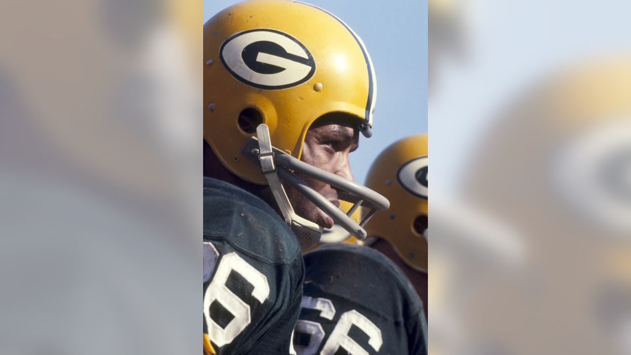 Green Bay Packers Hall of Fame cornerback Herb Adderley dives to