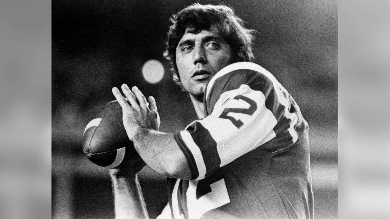 976 Football Player Joe Namath Stock Photos, High-Res Pictures, and Images  - Getty Images