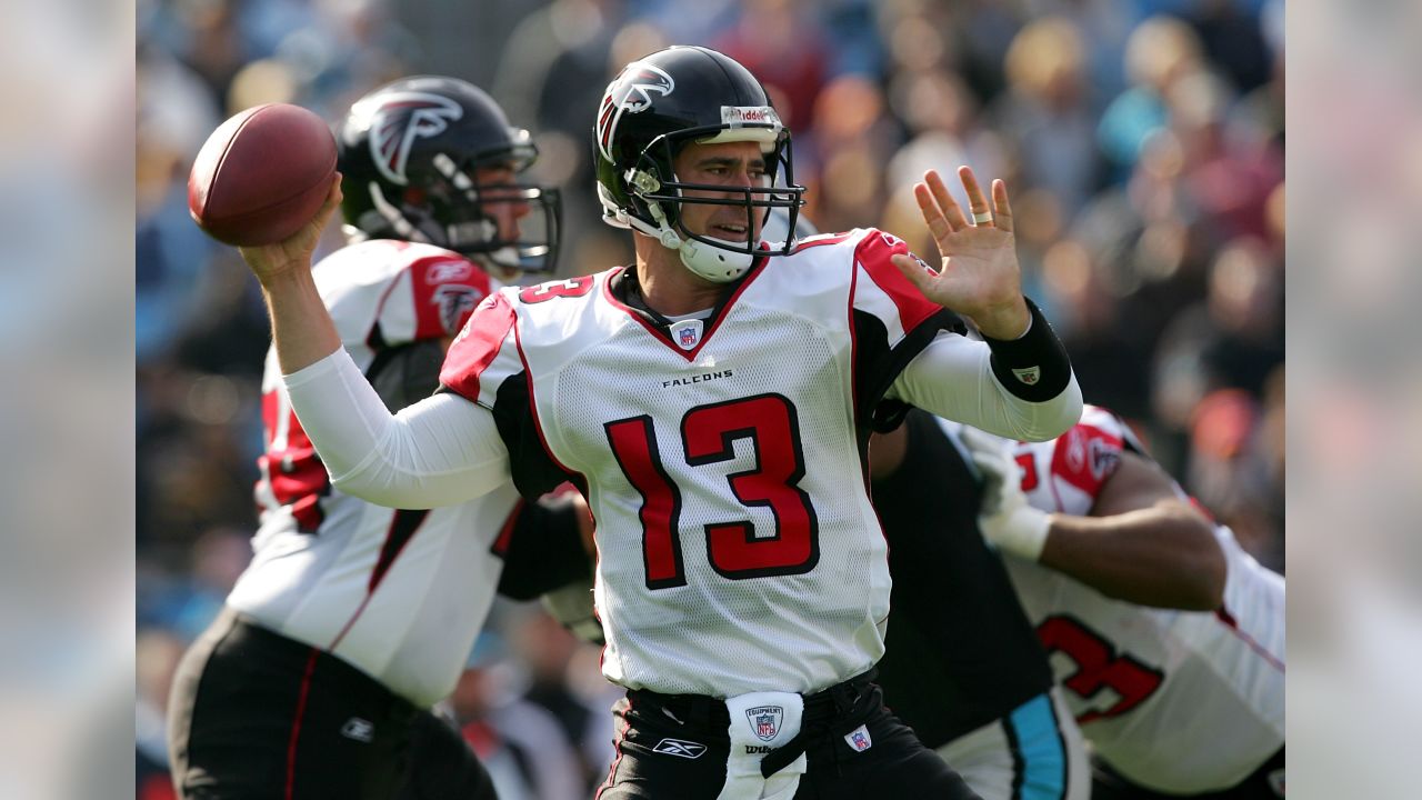 Atlanta Falcons tight end Alge Crumpler (83) scores a first half