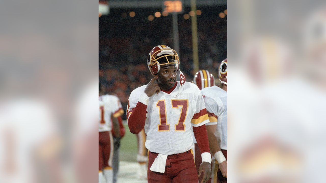 451 Doug Williams Quarterback Stock Photos, High-Res Pictures, and