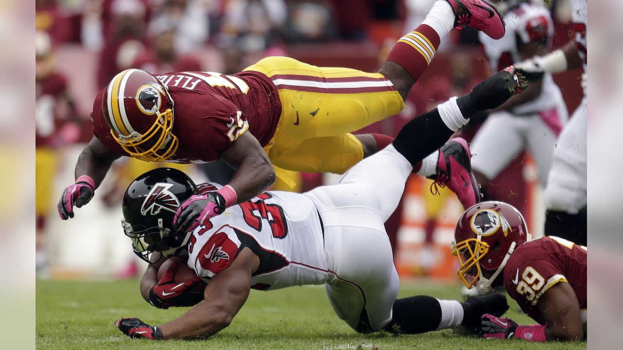 Atlanta Falcons running back Michael Turner (33) celebrates his 4