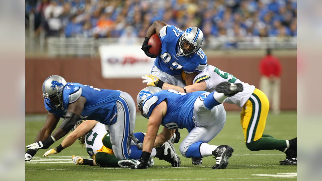 Dallas Cowboys running back DeMarco Murray (29) scores a touchdown in front  of New Orleans Saints outside linebacker Will Herring in the first half of  an NFL football game in New Orleans