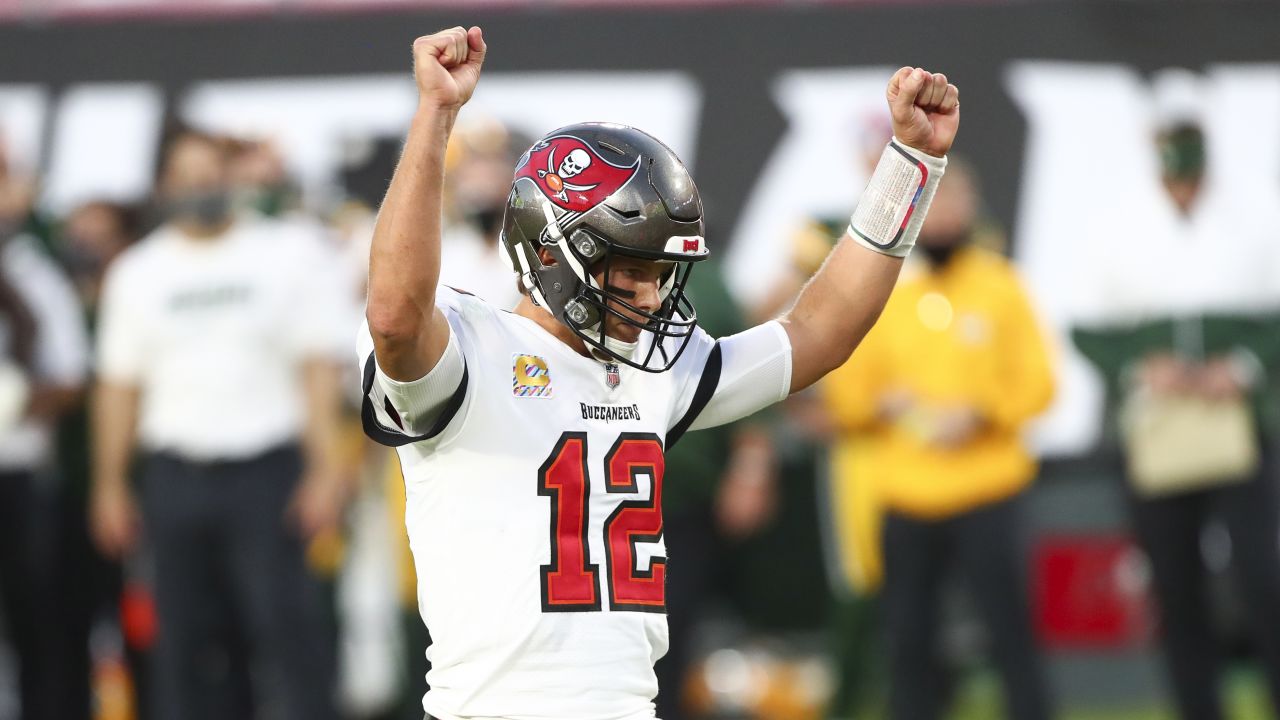 Tampa Bay Buccaneers outside linebacker Jason Pierre-Paul (90) and inside  linebacker Lavonte David (54) celebrate after sacking Green Bay Packers  quarterback Aaron Rodgers (12) during the second half of an NFL football