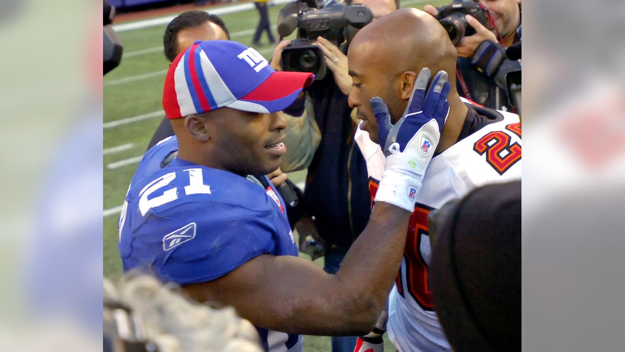 A Football Life: Ronde Barber & Tiki Football, One running back. One  cornerback. And one of the greatest pairs of twins in NFL history. Tiki  Barber & Ronde Barber! #NationalSiblingsDay #AFootballLife