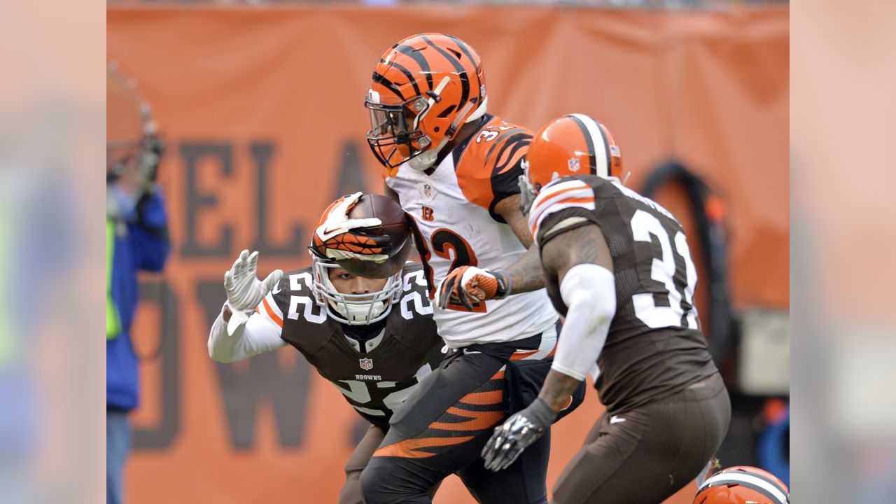 Cincinnati Bengals running back Rex Burkhead (33) runs past Cleveland Browns  defensive back Jim Leonhard (30) for a touchdown in the fourth quarter of  an NFL football game Sunday, Dec. 14, 2014