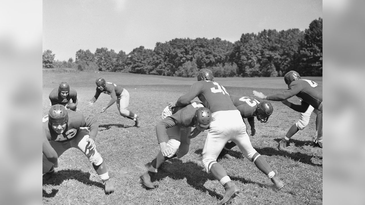 Football player Mel Hein of the New York Giants, November 20, 1940. (AP  Photo Stock Photo - Alamy