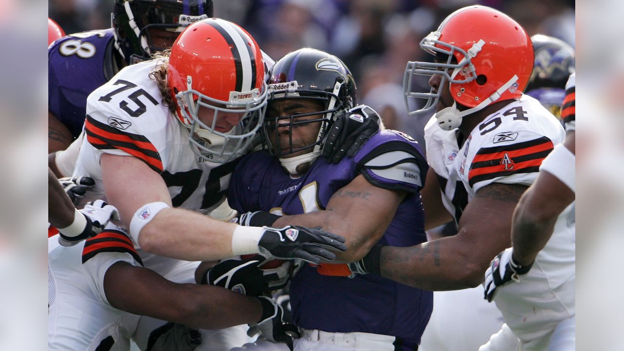 Tampa Bay Buccaneers' Jermaine Phillips (23) and Juran Bolden (21) tackle  Baltimore Ravens' tight end Todd heap (86) during third-quarter action at  Raymond James Stadium in Tampa, Florida September 10, 2006. The