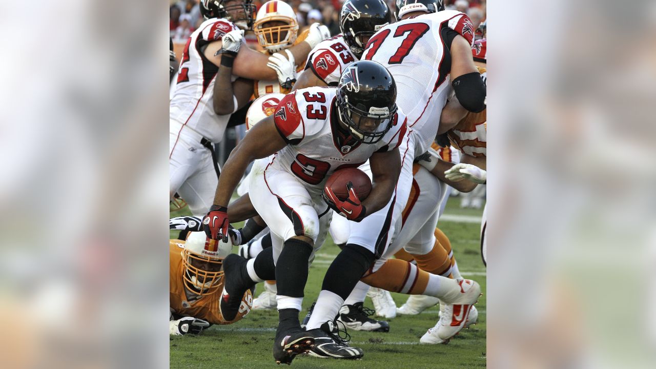 Atlanta Falcons running back Michael Turner (33) runs for yardage