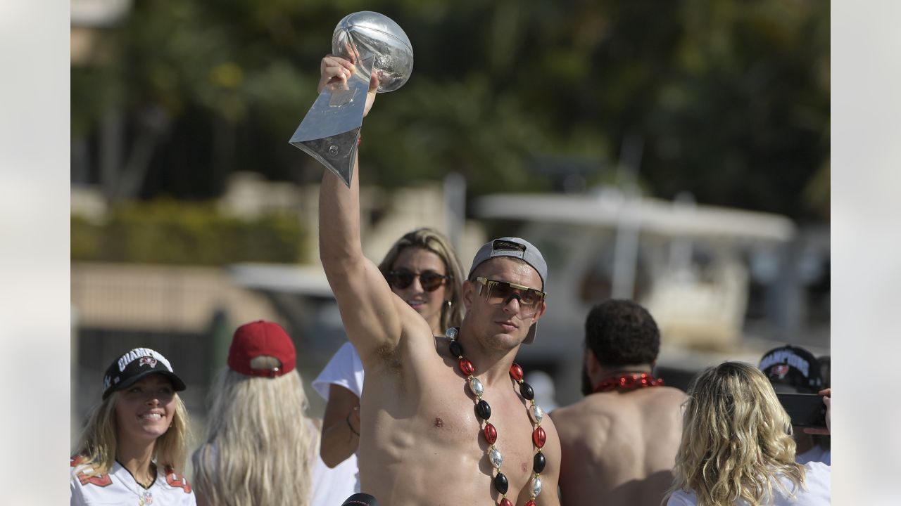 Top 10 boat parade moments in Tampa Bay sports