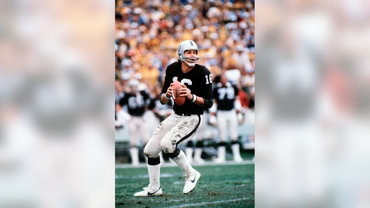 Jim Plunkett editorial photo. Image of oakland, football - 74116971