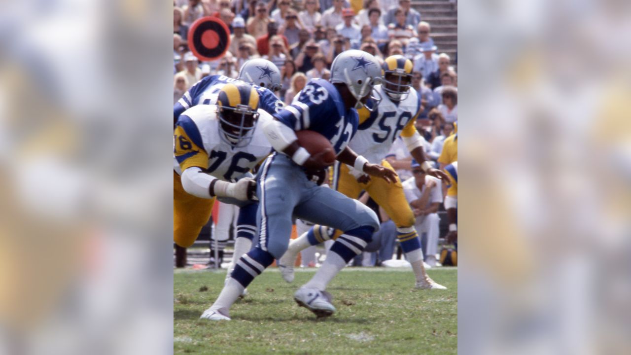 CIRCA 1980's: Running back Tony Dorsett of the Dallas Cowboys carries  News Photo - Getty Images