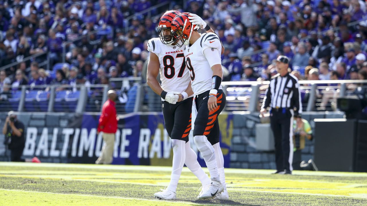 Las Vegas Raiders tight end Foster Moreau (87) celebrates a touchdown catch  against the Cincinn …