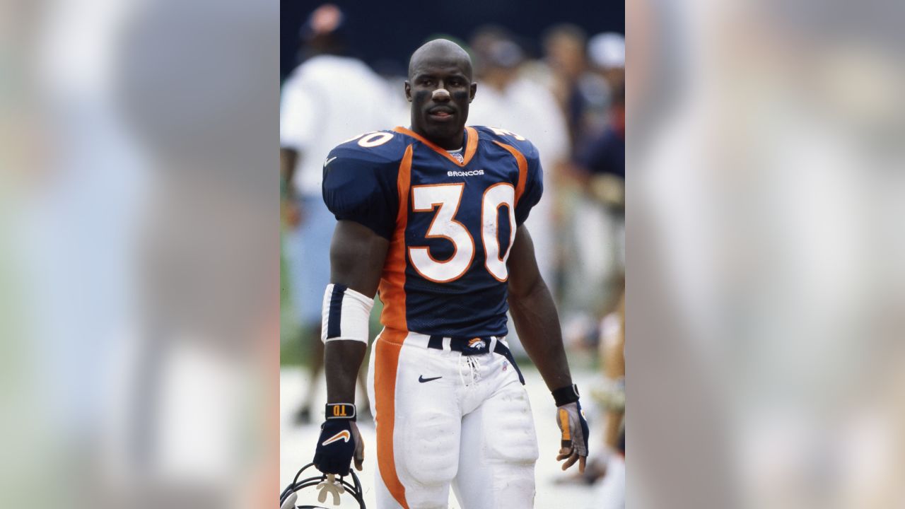 LATE BLOOMER FROM RELATIVE OBSCURITY, BRONCOS BACK TERRELL DAVIS HAS  EMERGED AS THE NFL'S LEADING RUSHER - Sports Illustrated Vault