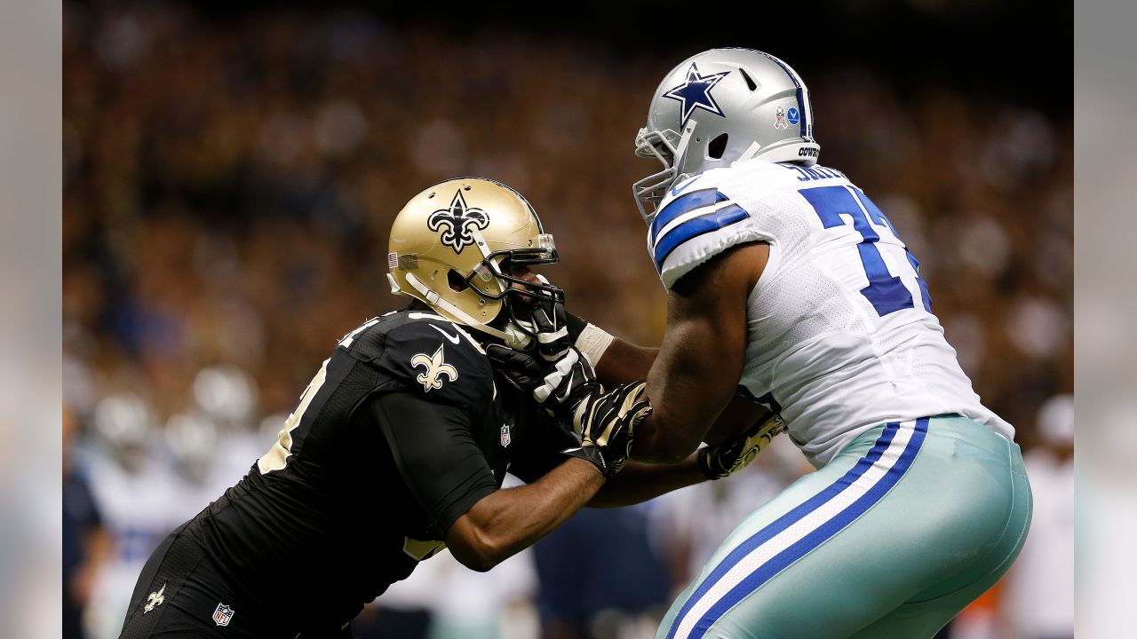 Dallas Cowboys running back DeMarco Murray (29) scores a touchdown in front  of New Orleans Saints outside linebacker Will Herring in the first half of  an NFL football game in New Orleans