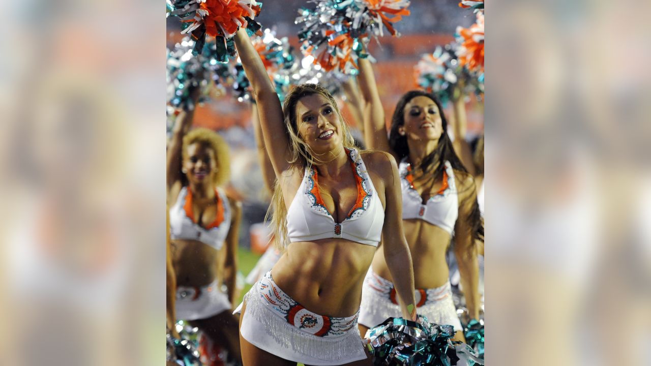 Retro NFL Washington From 2012 Season – Ultimate Cheerleaders