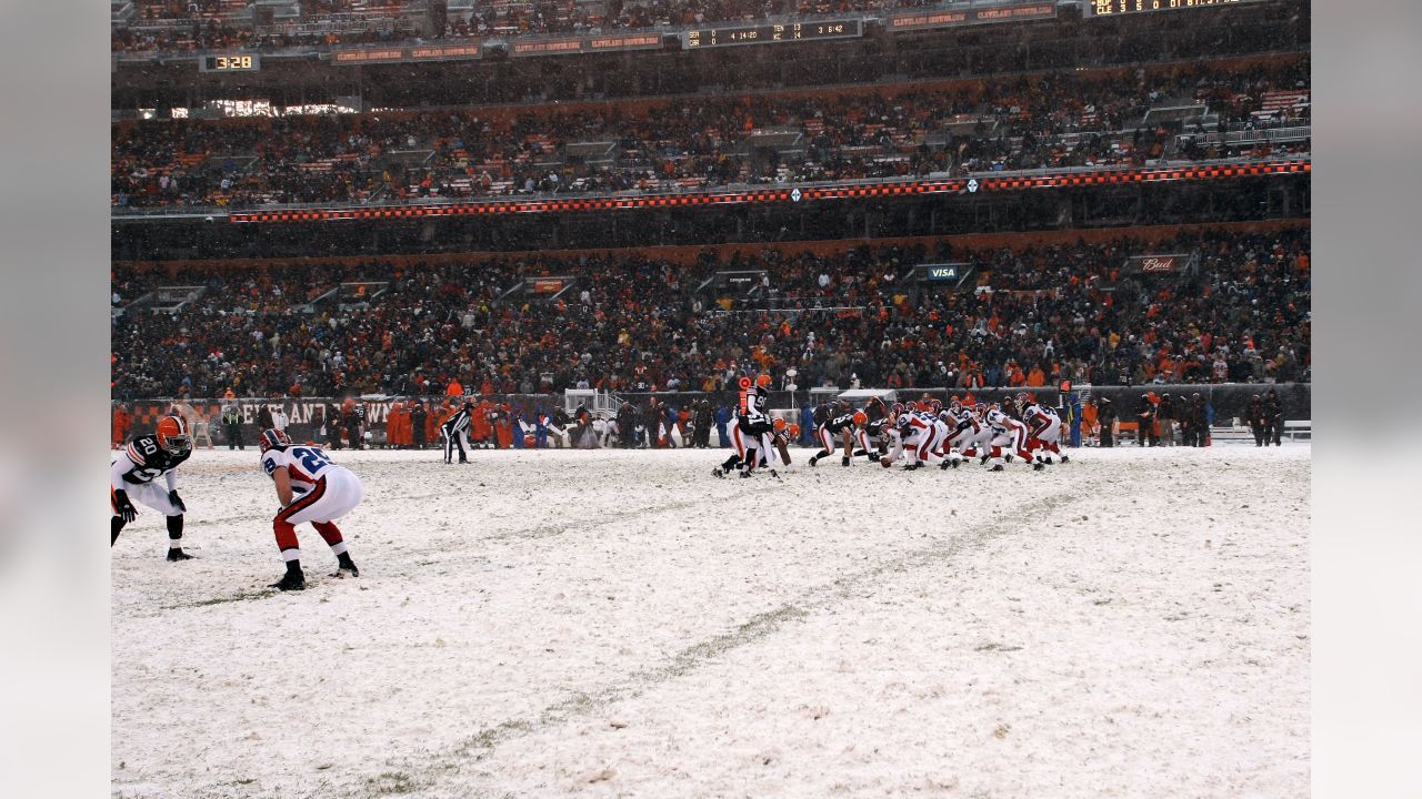 Cleveland Browns move closer to 2007 playoffs on snowy win over Buffalo: 10  wins in 10 days 