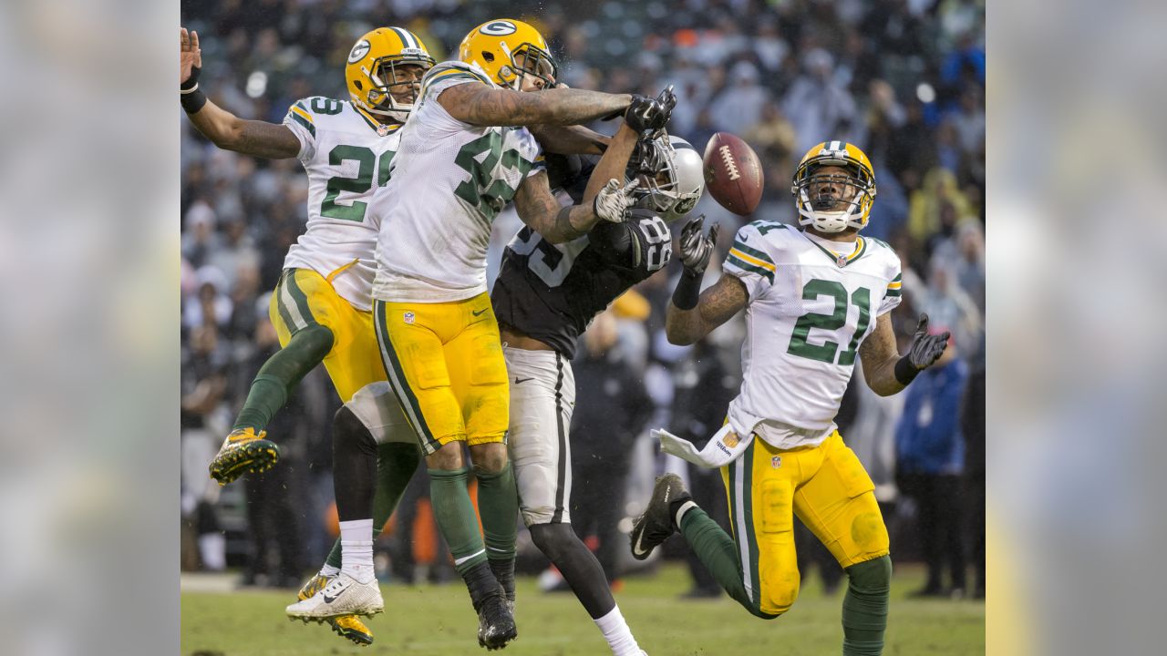 Oakland Raiders wide receiver Amari Cooper (89) celebrates after