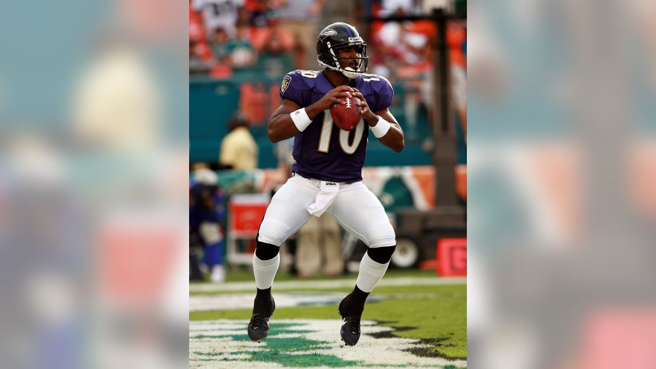 Baltimore Ravens quarterback Steve McNair drops back to pass in