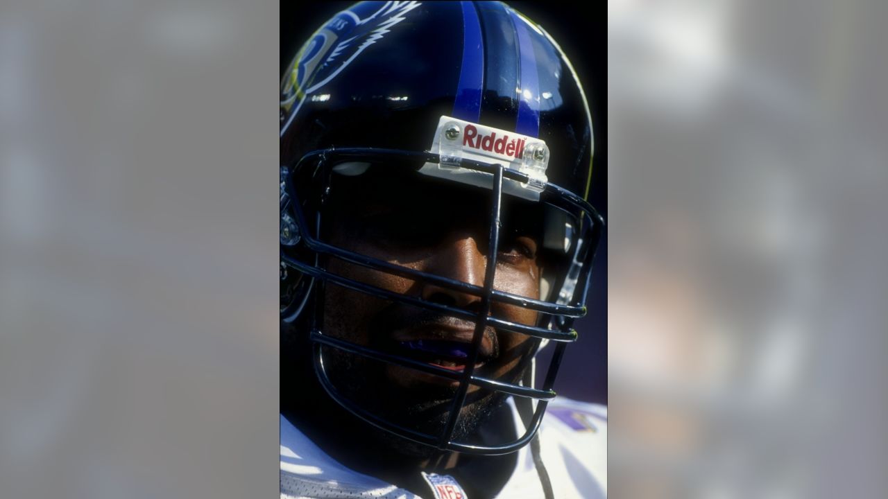 Jonathan Ogden editorial stock image. Image of helmet - 173557784