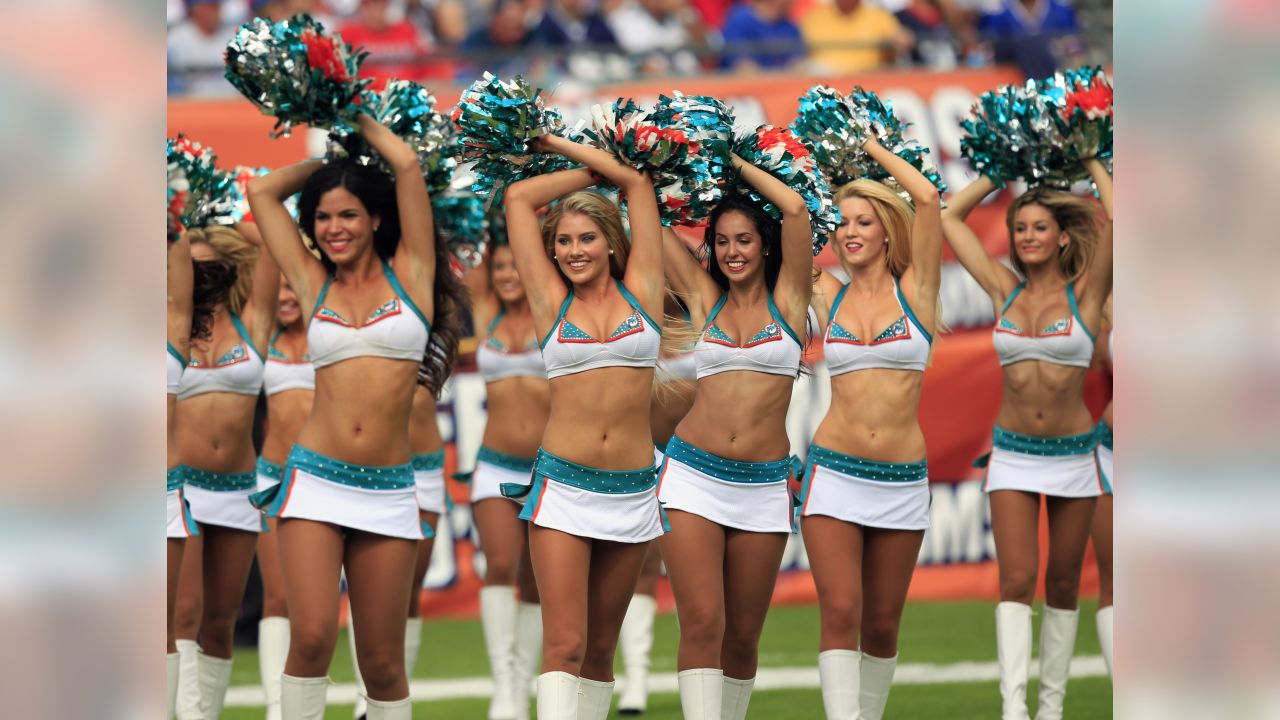 2011 NFL Cheerleaders: Week 12