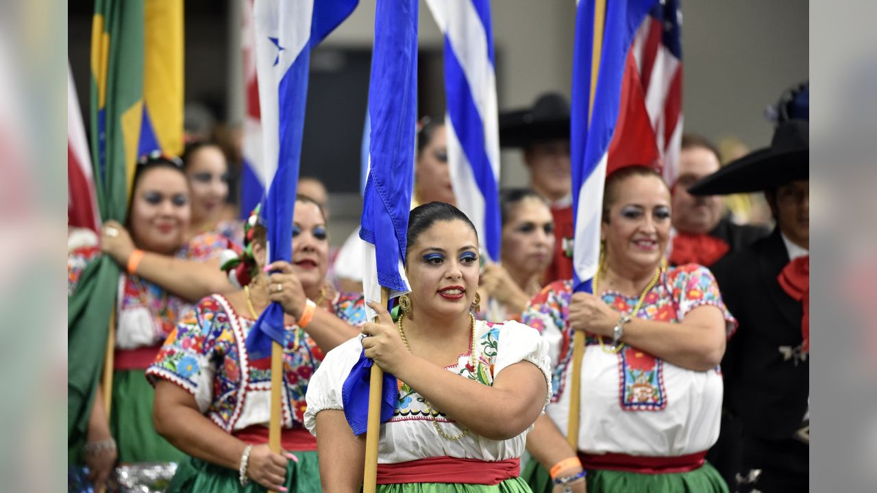 Fans celebrating Hispanic Heritage Month watch the Miami Dolphins and  Dallas Cowboys warm up before a NFL football game in Arlington, Texas,  Sunday, Sept. 22, 2019. (AP Photo/Ron Jenkins Stock Photo - Alamy