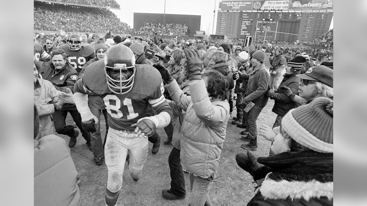 Carl Eller of the Minnesota Vikings rushes the Los Angeles Rams News  Photo - Getty Images