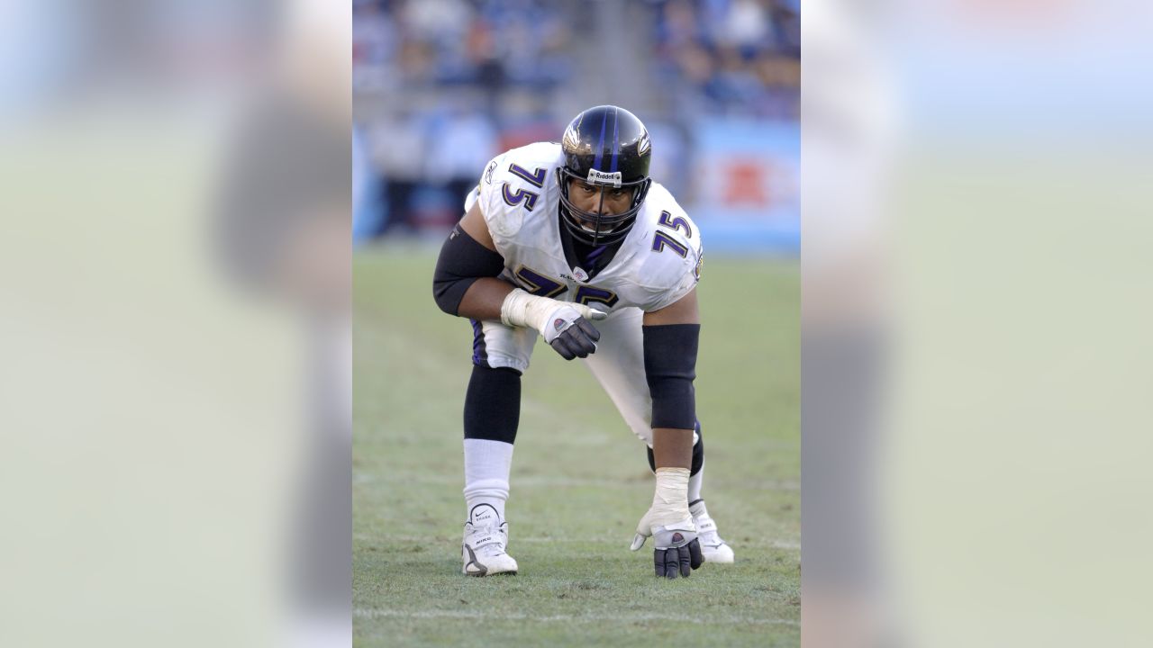 Jonathan Ogden editorial stock image. Image of helmet - 173557784