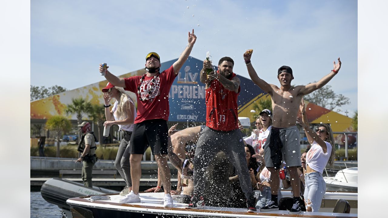 bucs boat parade