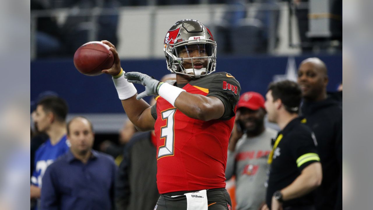 Tampa Bay Buccaneers running back Jacquizz Rodgers (32) is helped into the  end zone for a touchdown by tight end Antony Auclair (82) as Dallas Cowboys  defensive end DeMarcus Lawrence (90) and