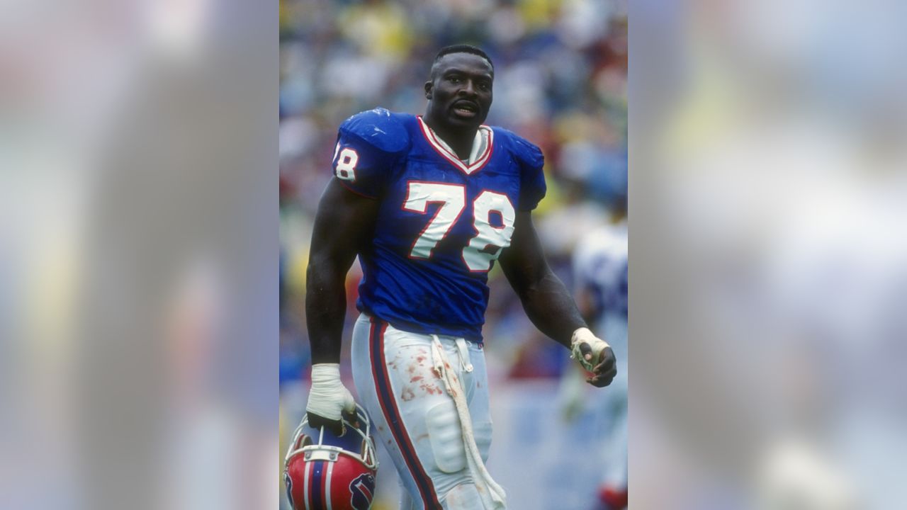 Buffalo Bills sur X : On this date in 1990, Bruce Smith was named NFL  Player of the Year! Bad things, man. #BRUUUUUUCE    / X