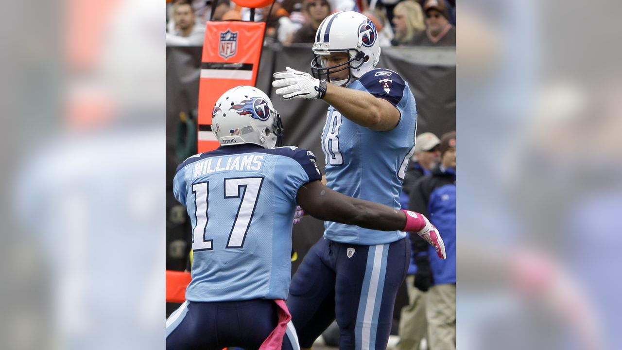 Tennessee Titans cornerback Cortland Finnegan stretches before