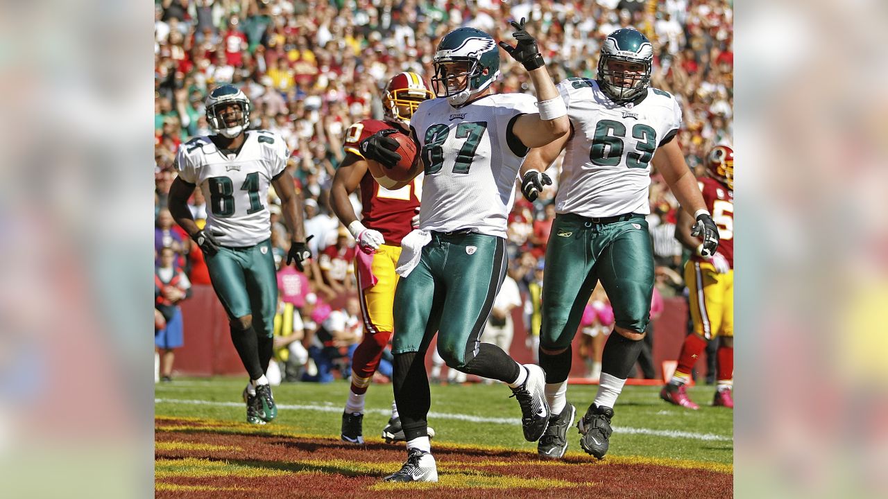 Washington Redskins linebacker London Fletcher (59) intercepts a