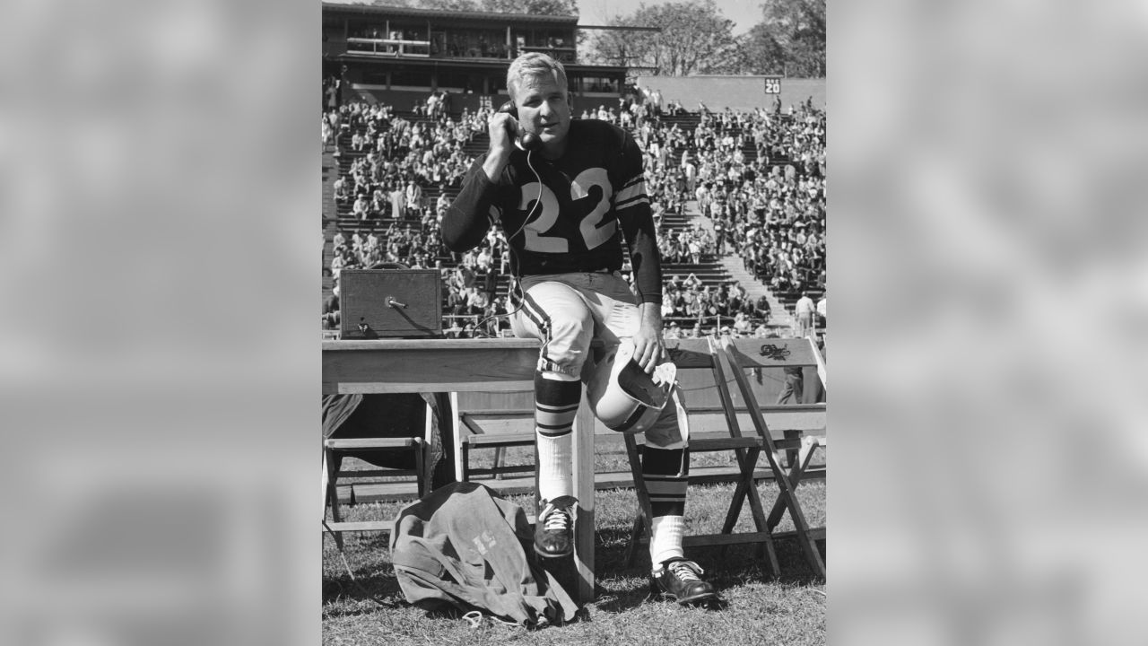 Quarterback Bobby Layne, left, talks with coach Buddy Parker of the  Pittsburgh Steelers before working out with e club in Pittsburgh, Pa., Oct.  7, 1958. Layne was obtained yesterday from the Detroit