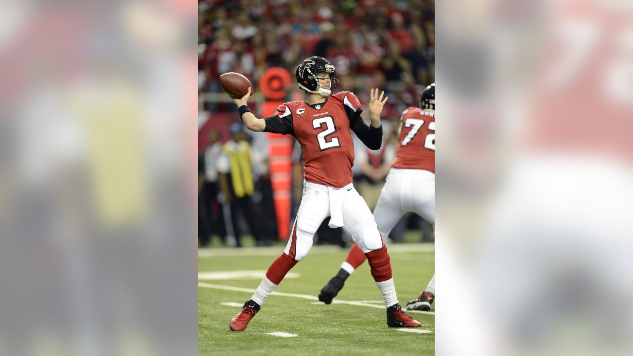 Atlanta Falcons' Michael Turner (33) runs away from Seattle Seahawks' K.J.  Wright (50) during the first