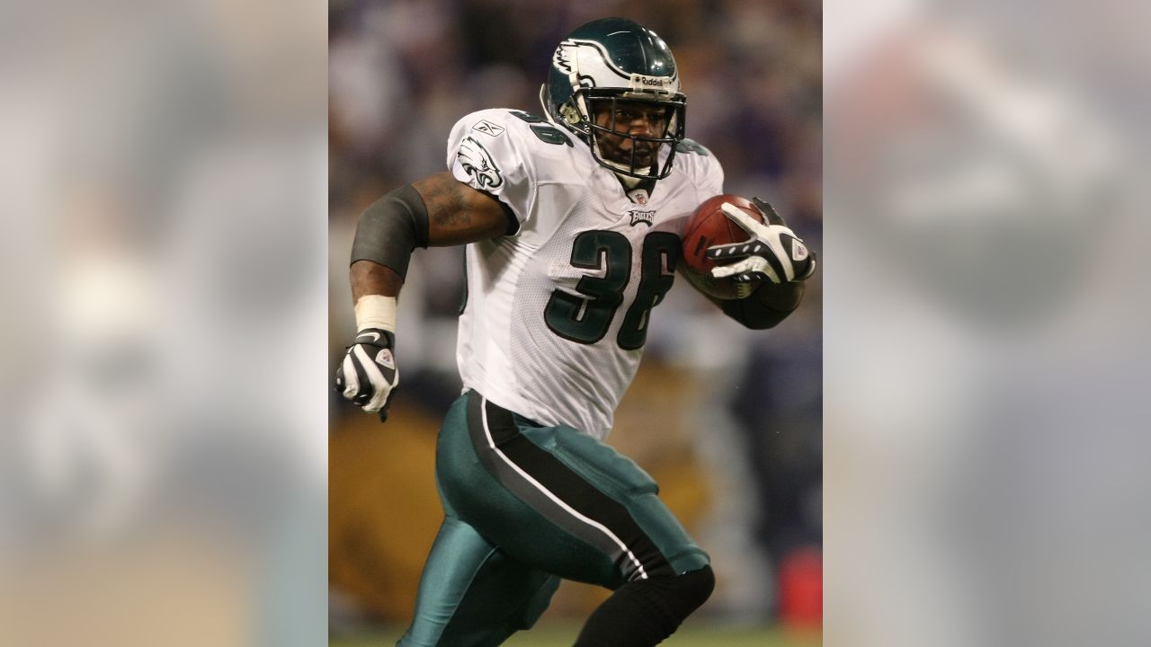 Philadelphia Eagles Brian Westbrook runs for a touchdown in the fourth  quarter against the Minnesota Vikings on Sunday, January 4, 2009, at the  Metrodome in Minneapolis, Minnesota. The Eagles defeated the Vikings