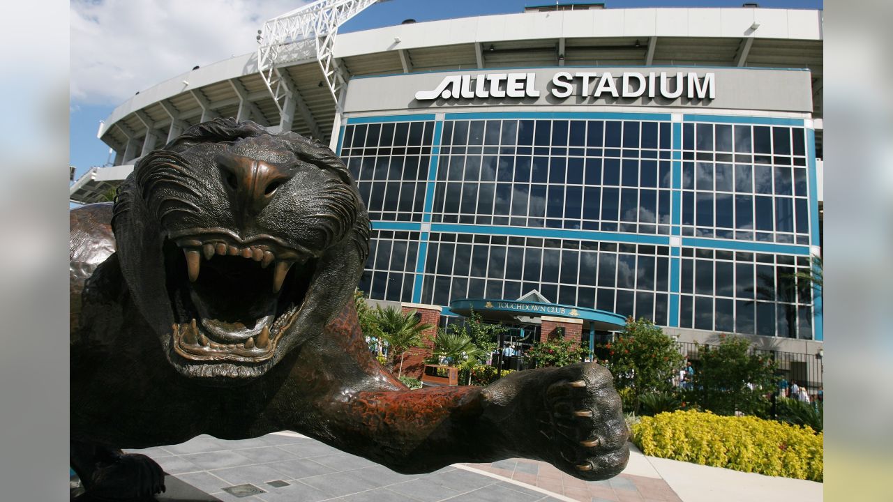 This fantastic sculpture represents the Jacksonville Jaguars NFL