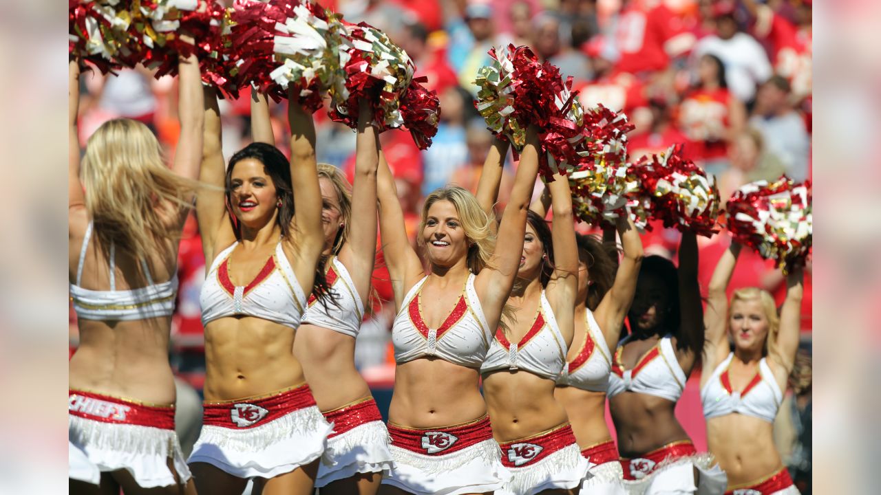 Kansas city cheerleaders hi-res stock photography and images