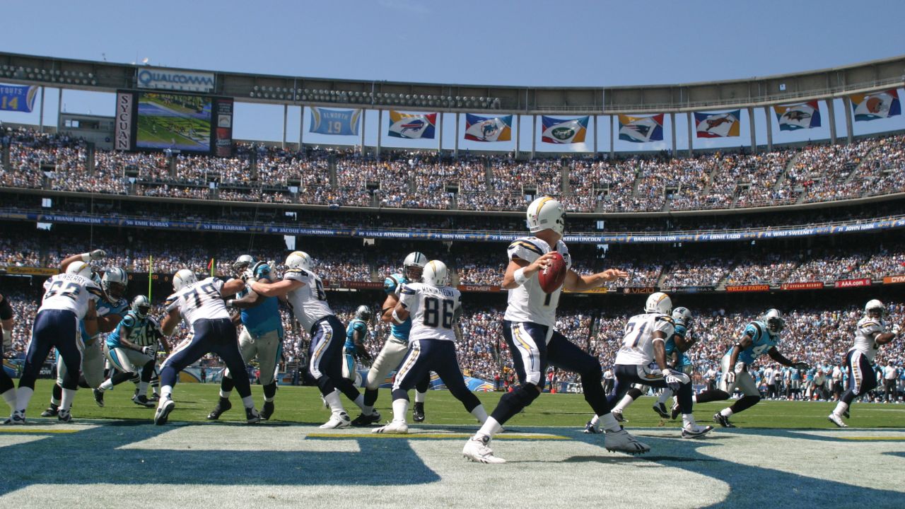 San Diego Chargers tackle King Dunlap (77) blocks Buffalo Bills