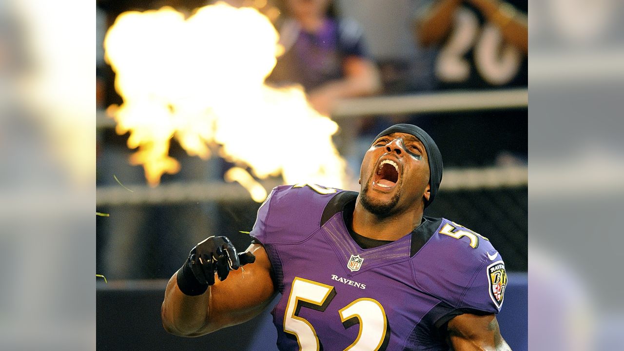 Baltimore Ravens Joe Flacco reacts with Vonta Leach after throwing a 3 yard  touchdown pass in the fourth quarter against the New England Patriots in  the AFC Championship Game at Gillette Stadium