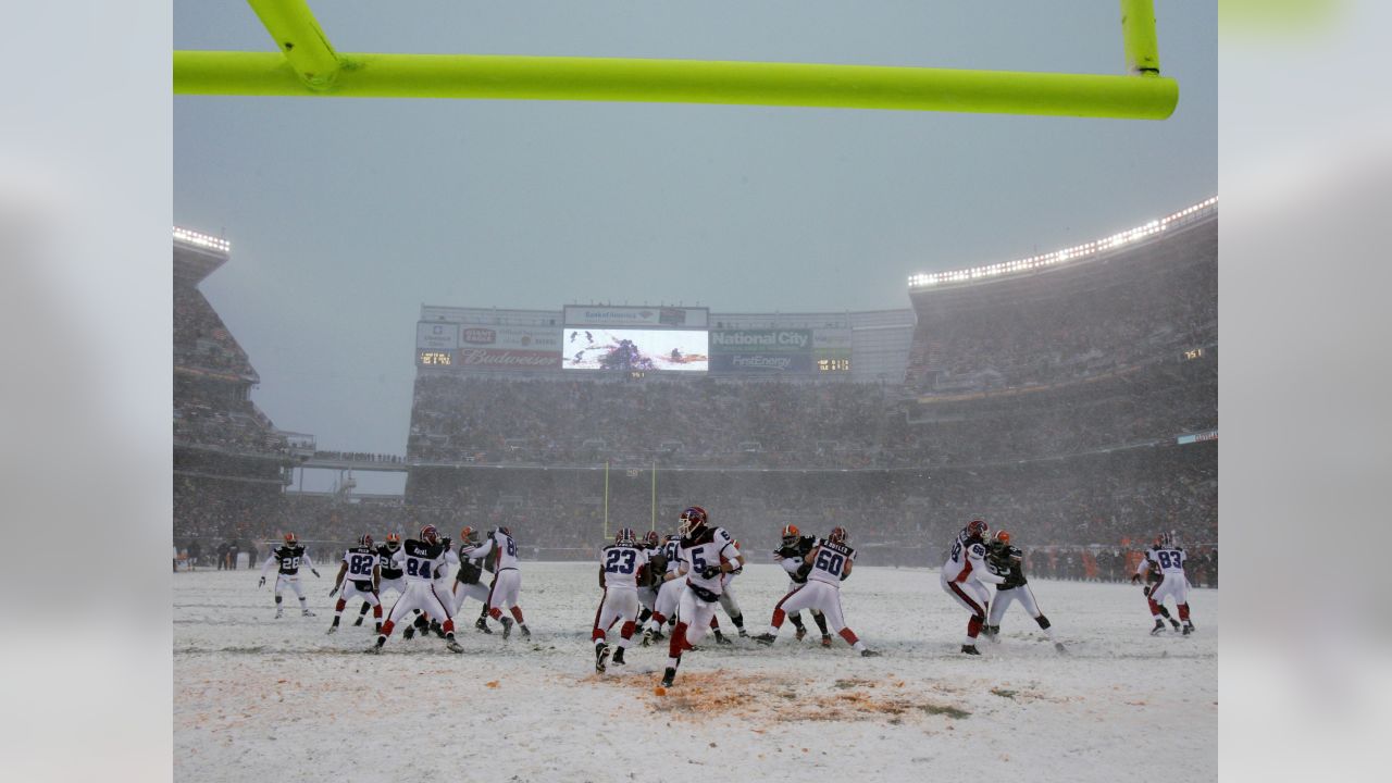 ThisDateInBuffaloSportsHistory on X: #OTD in 1996 it was Cleveland Day at  Rich Stadium as 3,500 team-less Browns fans travel to Buffalo to watch the  Bills defeat the Bengals 31-17. The Bills set