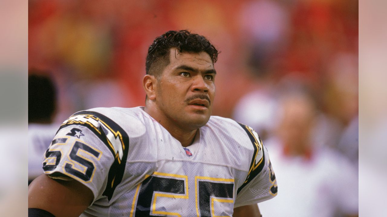 San Diego fumes after Junior Seau pictured in Patriots jersey on