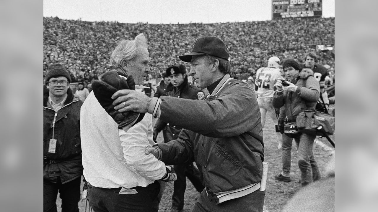 Bart Starr Calls Out The Snap Photograph by Retro Images Archive - Pixels